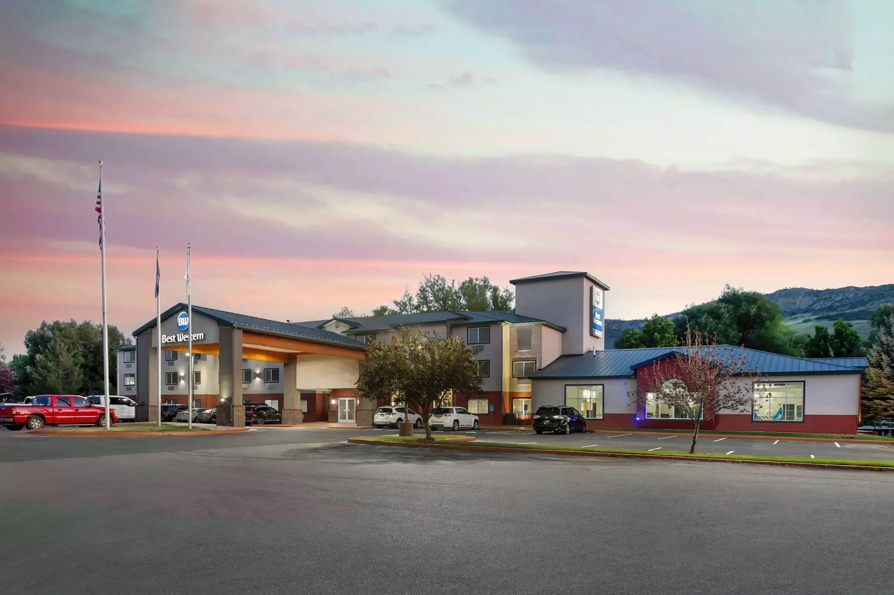 BEST WESTERN Holiday Hills - Primary Image