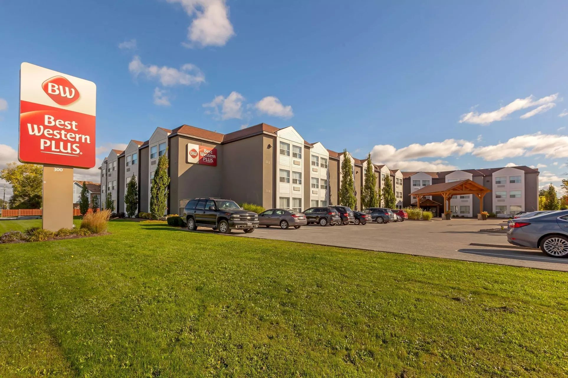 Best Western Plus Rose City Suites - Primary Image