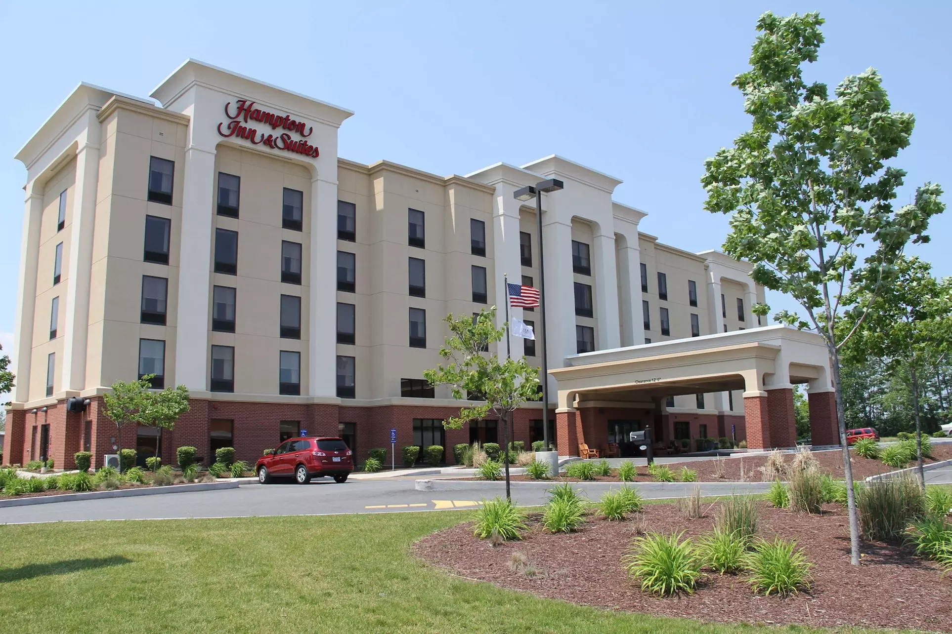Hampton Inn & Suites Plattsburgh - Primary Image