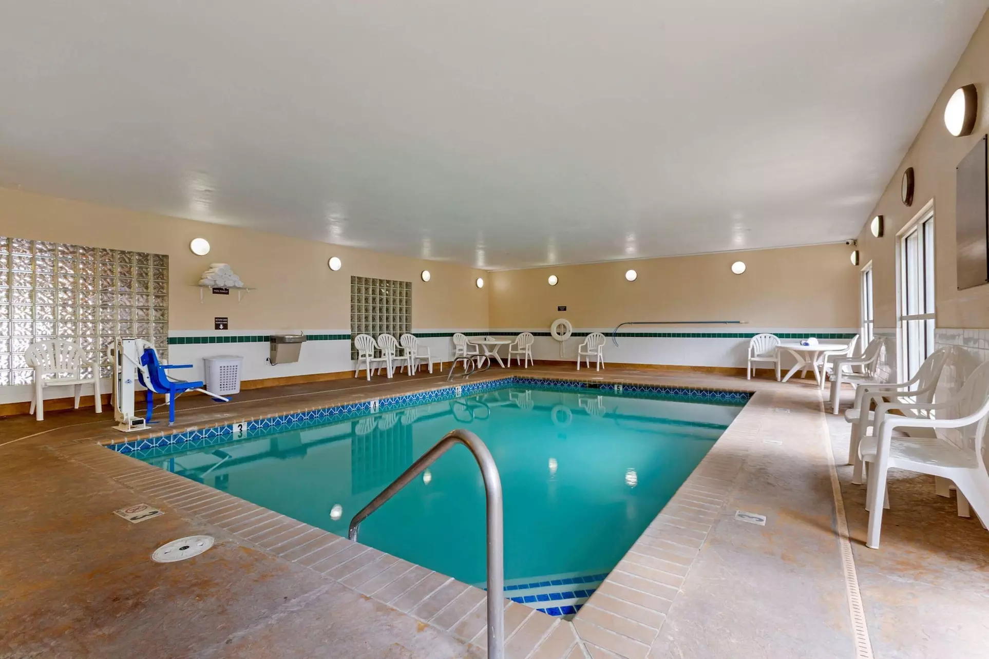 Comfort Inn South - Primary Image