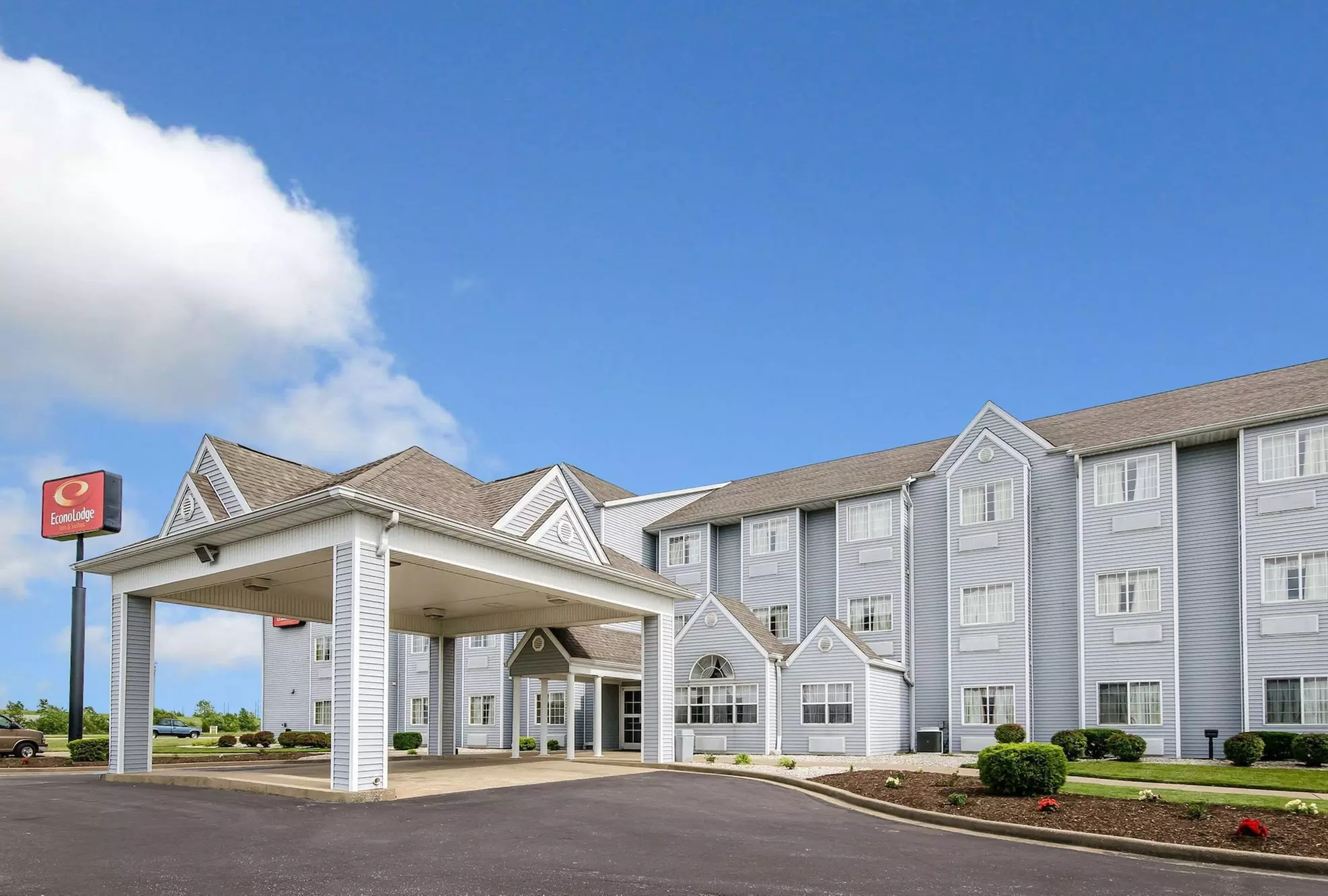 Econo Lodge Inn & Suites Evansville - Primary Image
