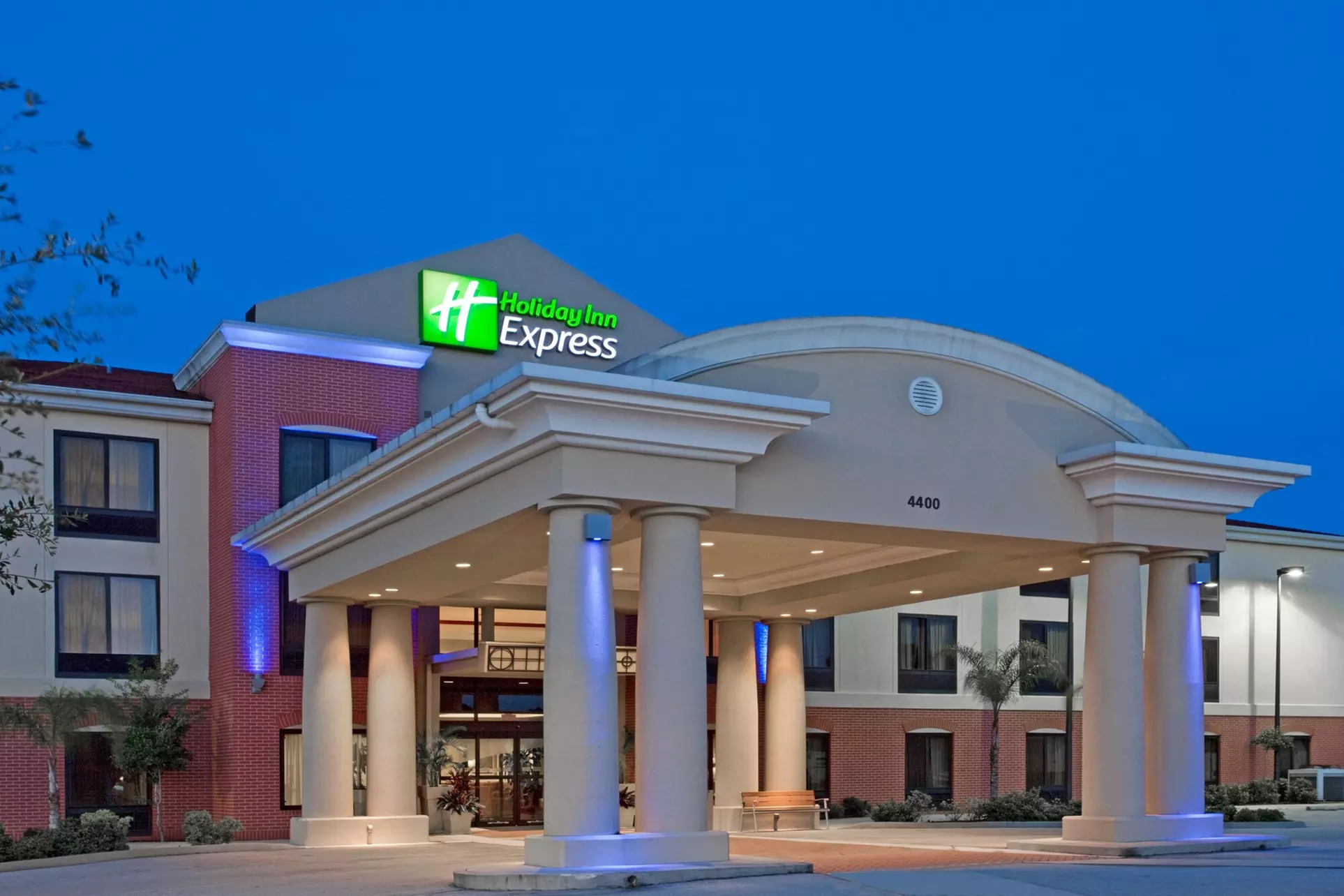 Holiday Inn Express Hotel & Suites Sebring, an IHG Hotel - Primary Image