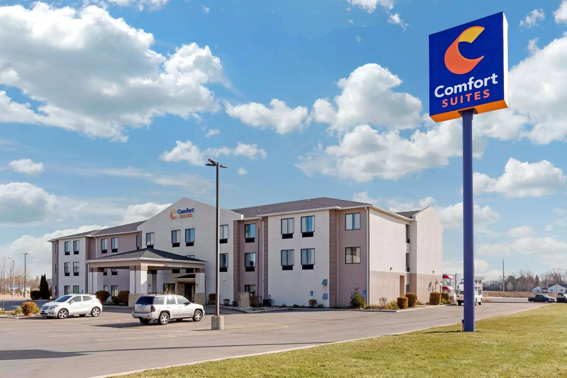 Comfort Suites South Haven near I-96 - Primary Image