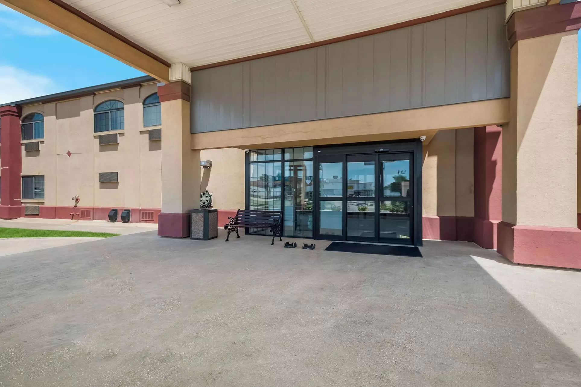 Quality Inn & Suites Oklahoma City North - Primary Image
