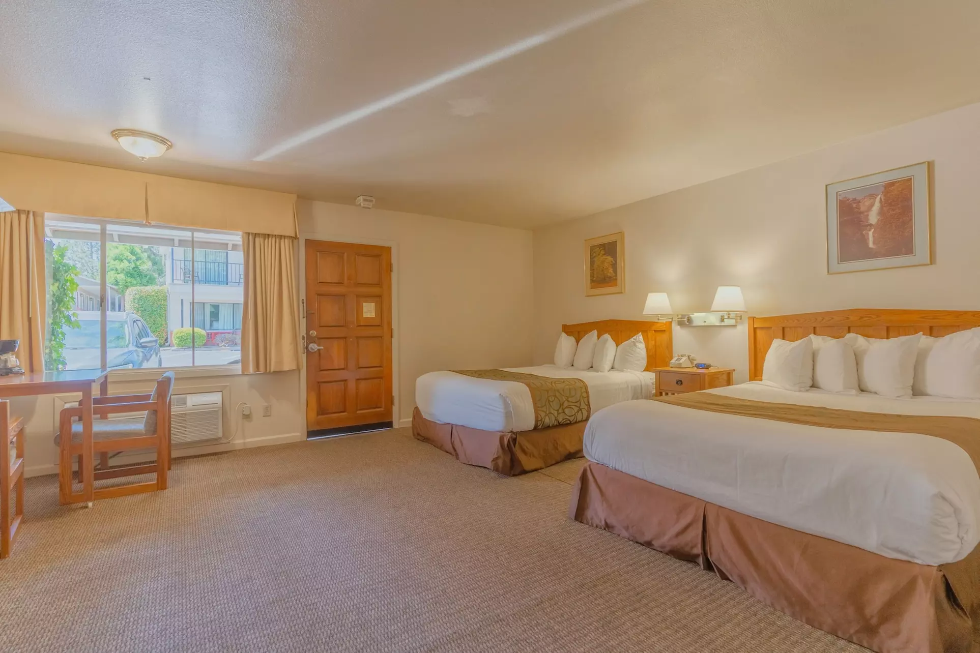 Mariposa Lodge - Primary Image