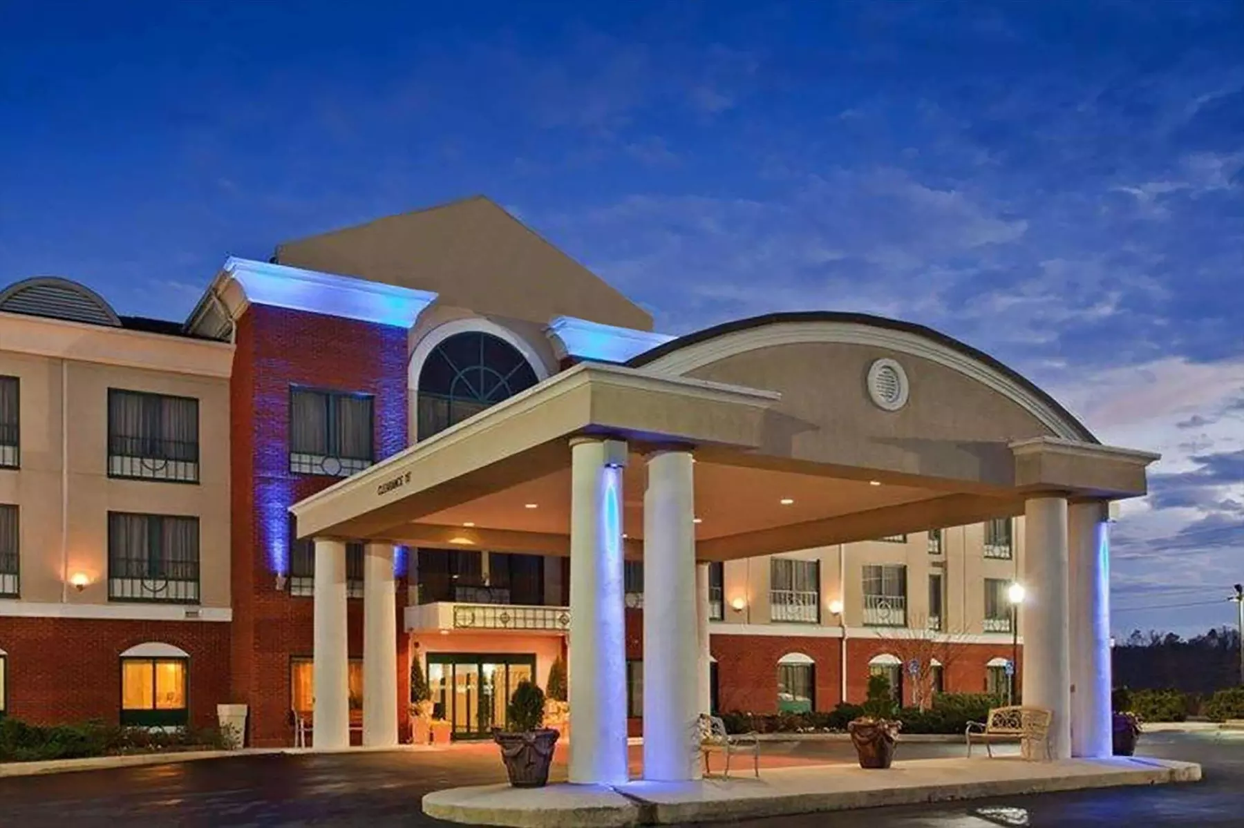 La Quinta Inn & Suites by Wyndham Bessemer - Primary Image