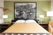 Super 8 by Wyndham Bloomington - Second Medium
