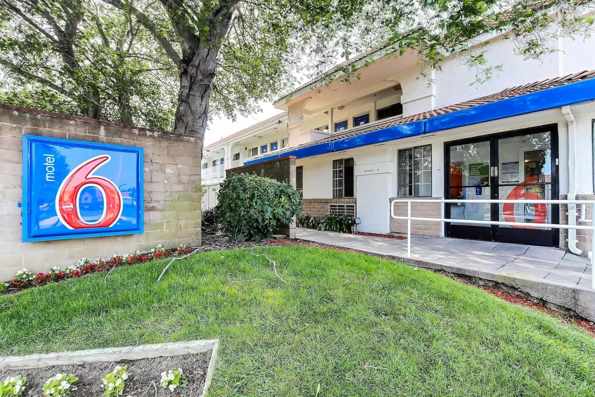 Motel 6 Pinole, CA - Primary Image