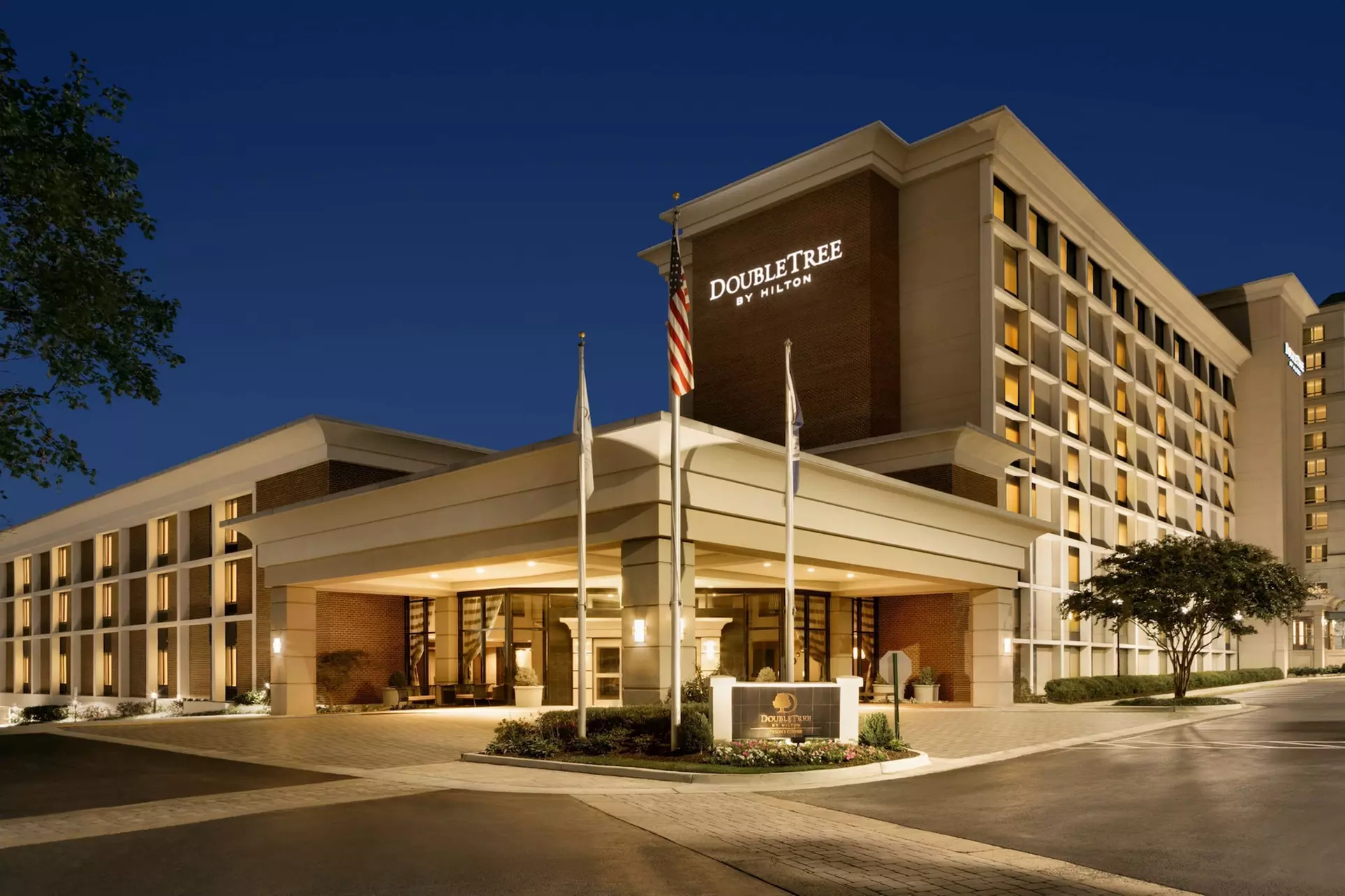 Doubletree by Hilton McLean Tysons - Primary Image