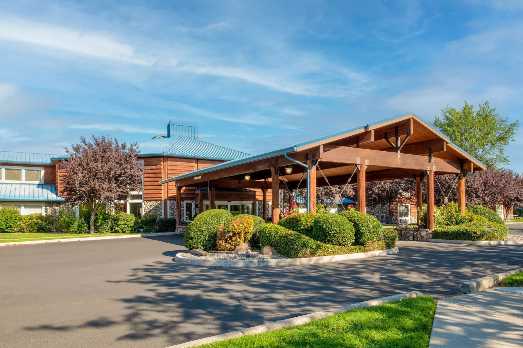 River Lodge And Grill - Primary Image