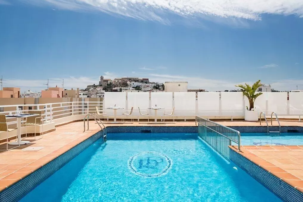 Hotel Royal Plaza - Primary Image