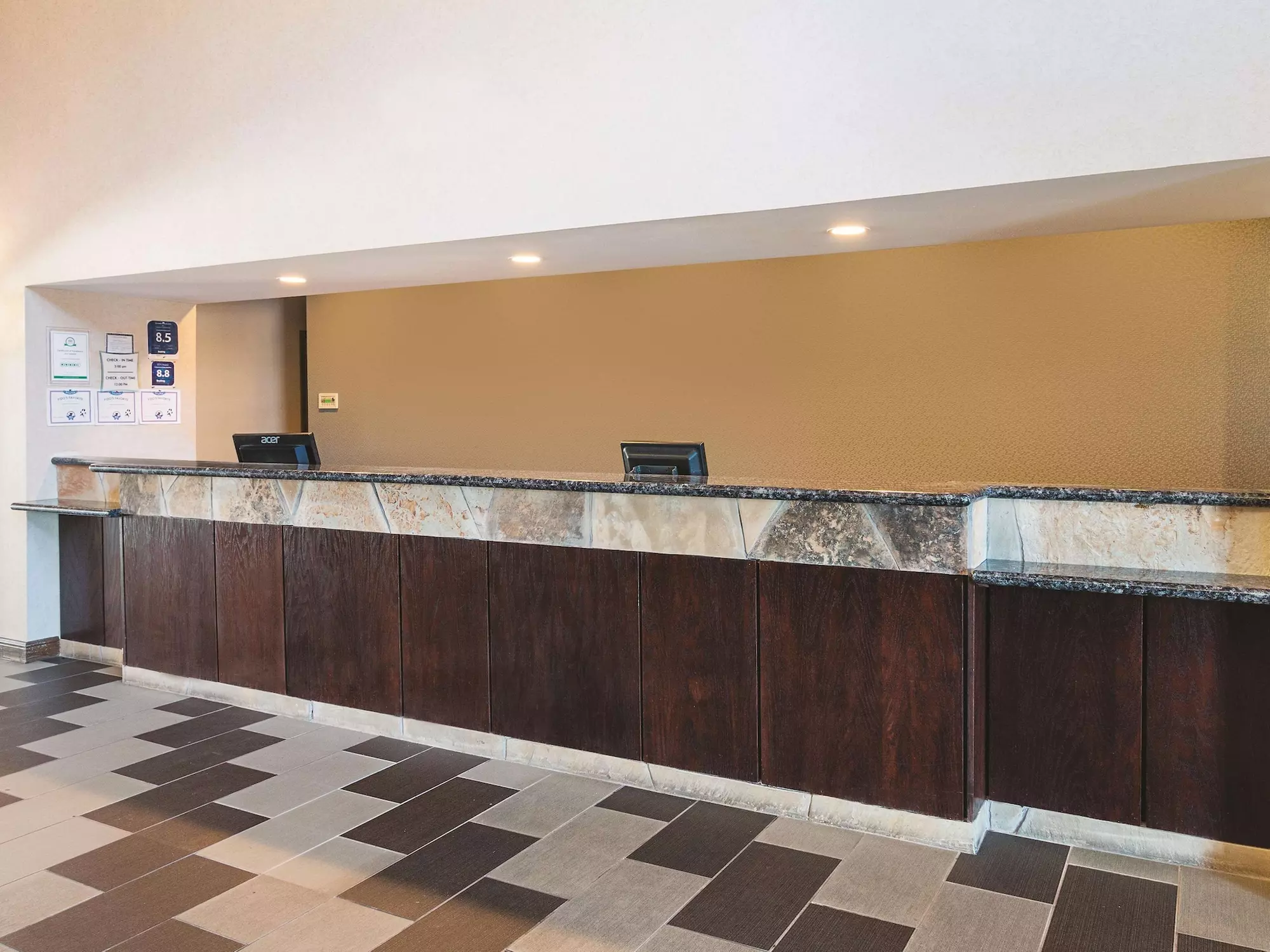 La Quinta Inn & Suites by Wyndham Glen Rose - Primary Image