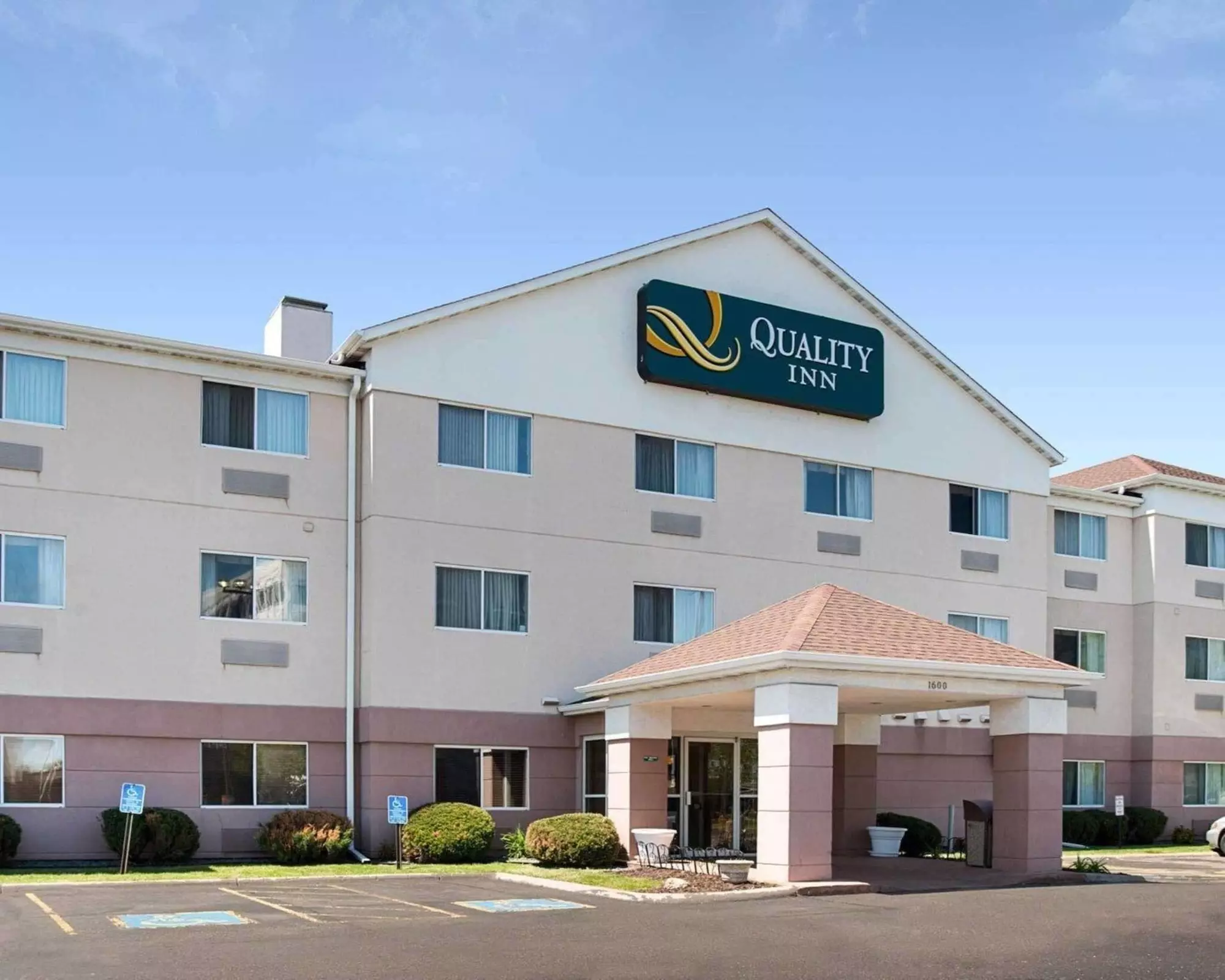 Quality Inn - In the business district - Primary Image