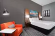 La Quinta Inn & Suites by Wyndham St. Petersburg Northeast - Second Medium