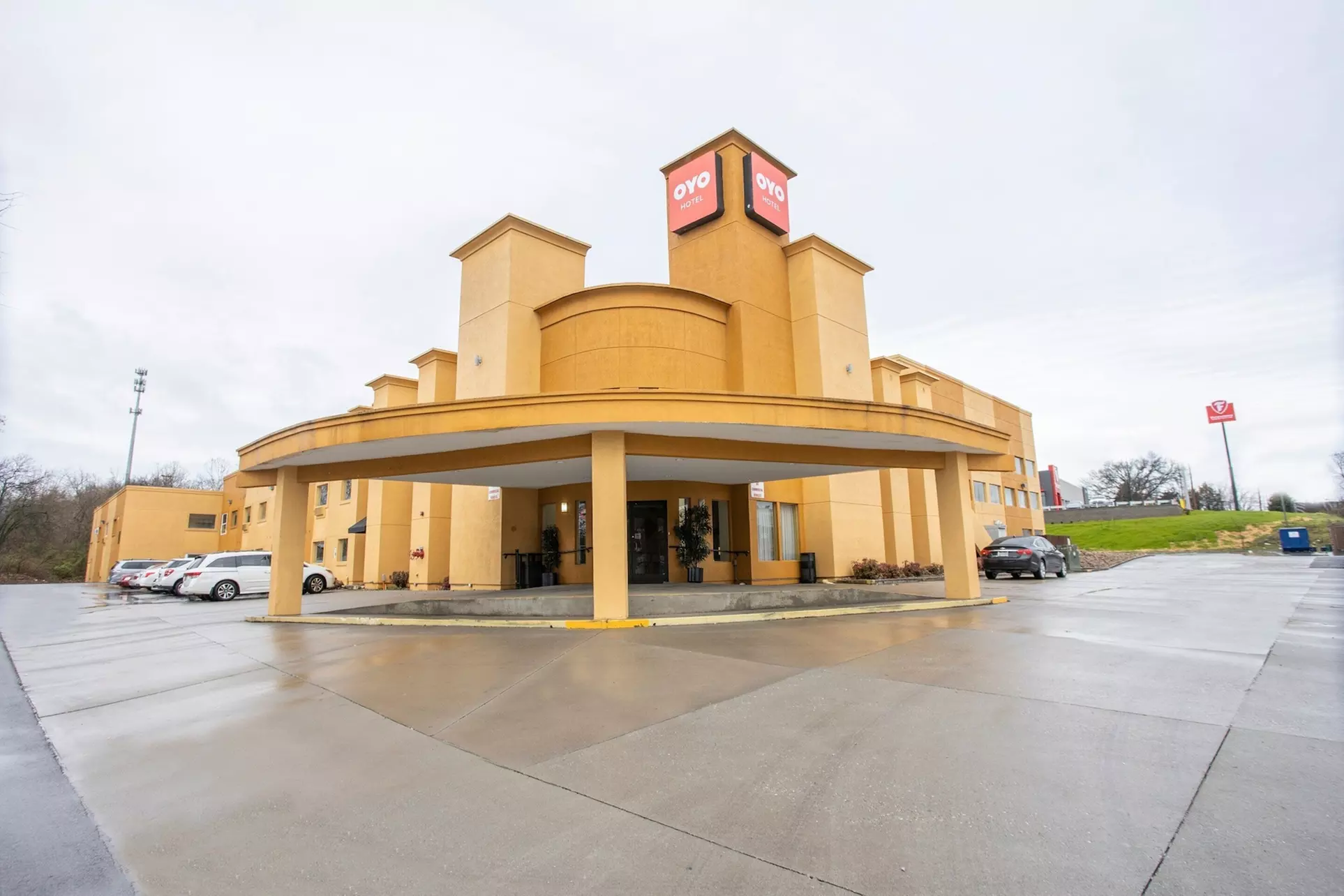 OYO Hotel Knoxville TN Cedar Bluff I-40 - Primary Image