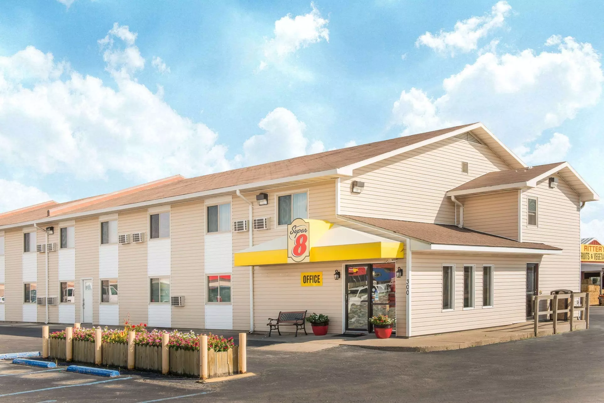 Super 8 by Wyndham Moberly MO - Primary Image
