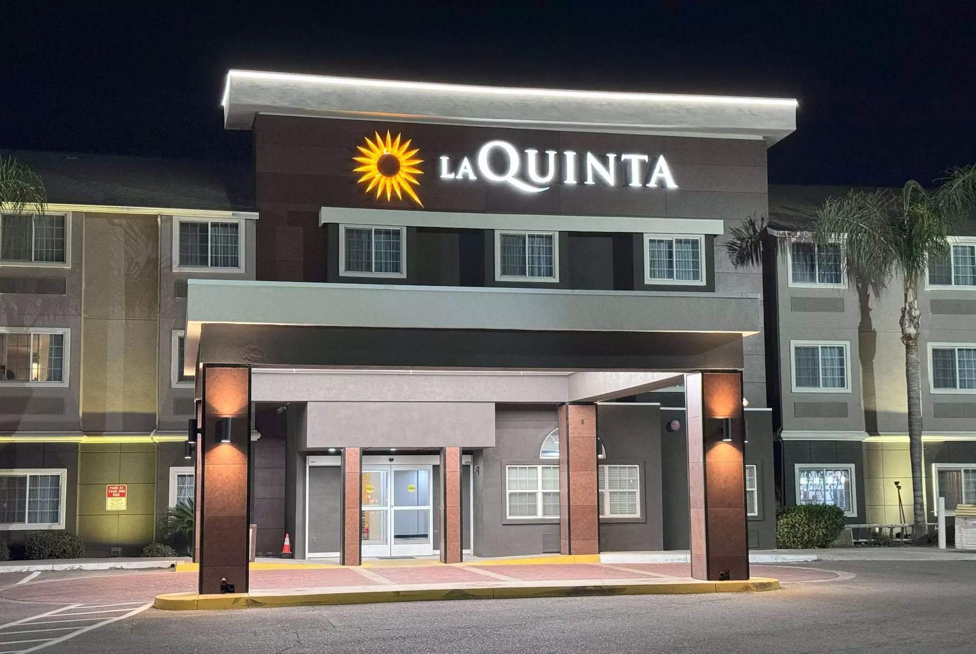 La Quinta Inn & Suites by Wyndham Tulare - Primary Image