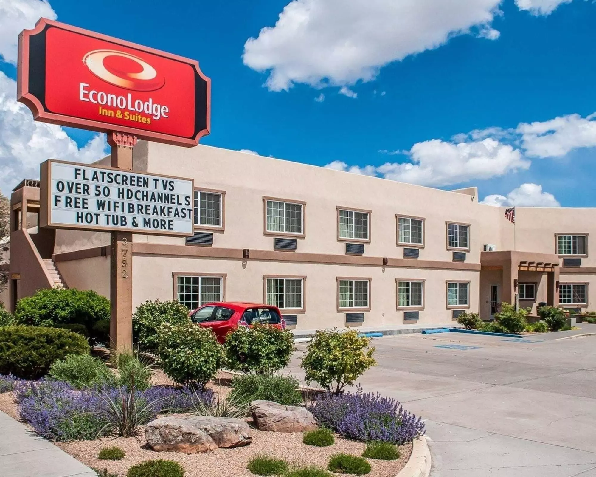 Econo Lodge Inn & Suites - Primary Image