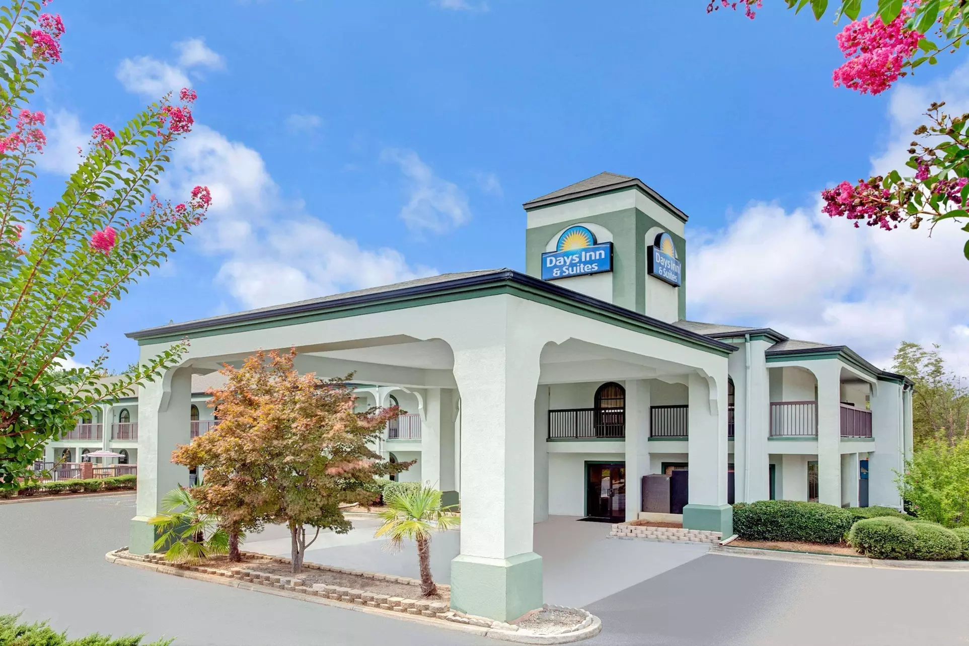 Days Inn & Suites by Wyndham Stockbridge South Atlanta - Primary Image