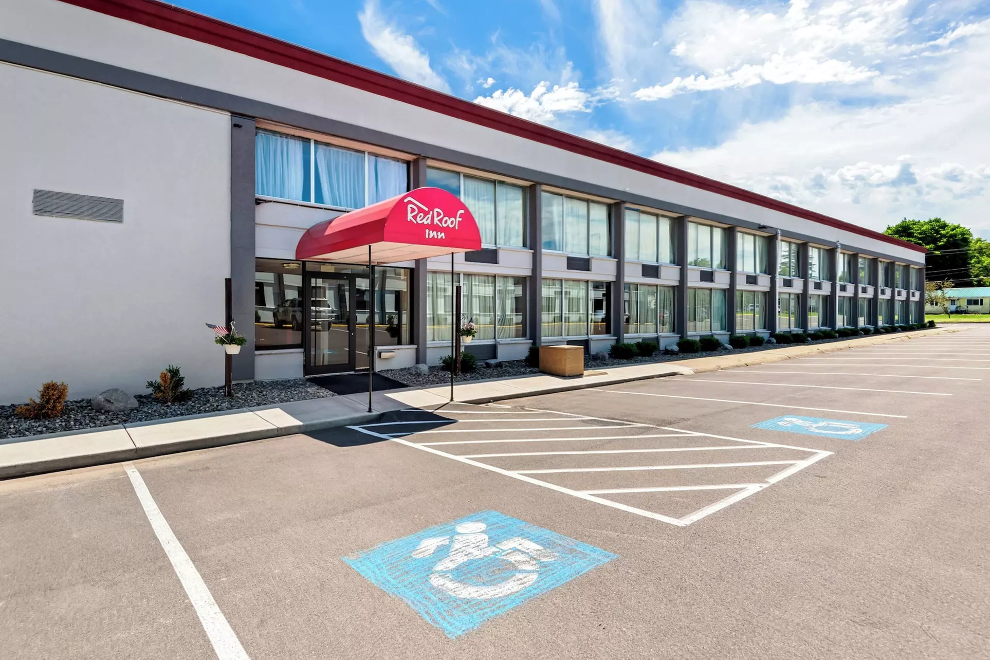 Red Roof Inn Cortland - Primary Image