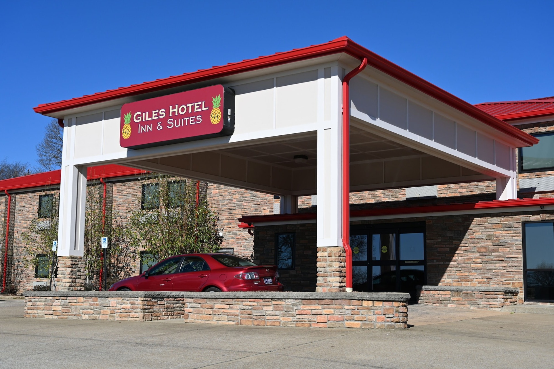 Giles Hotel Inn & Suites