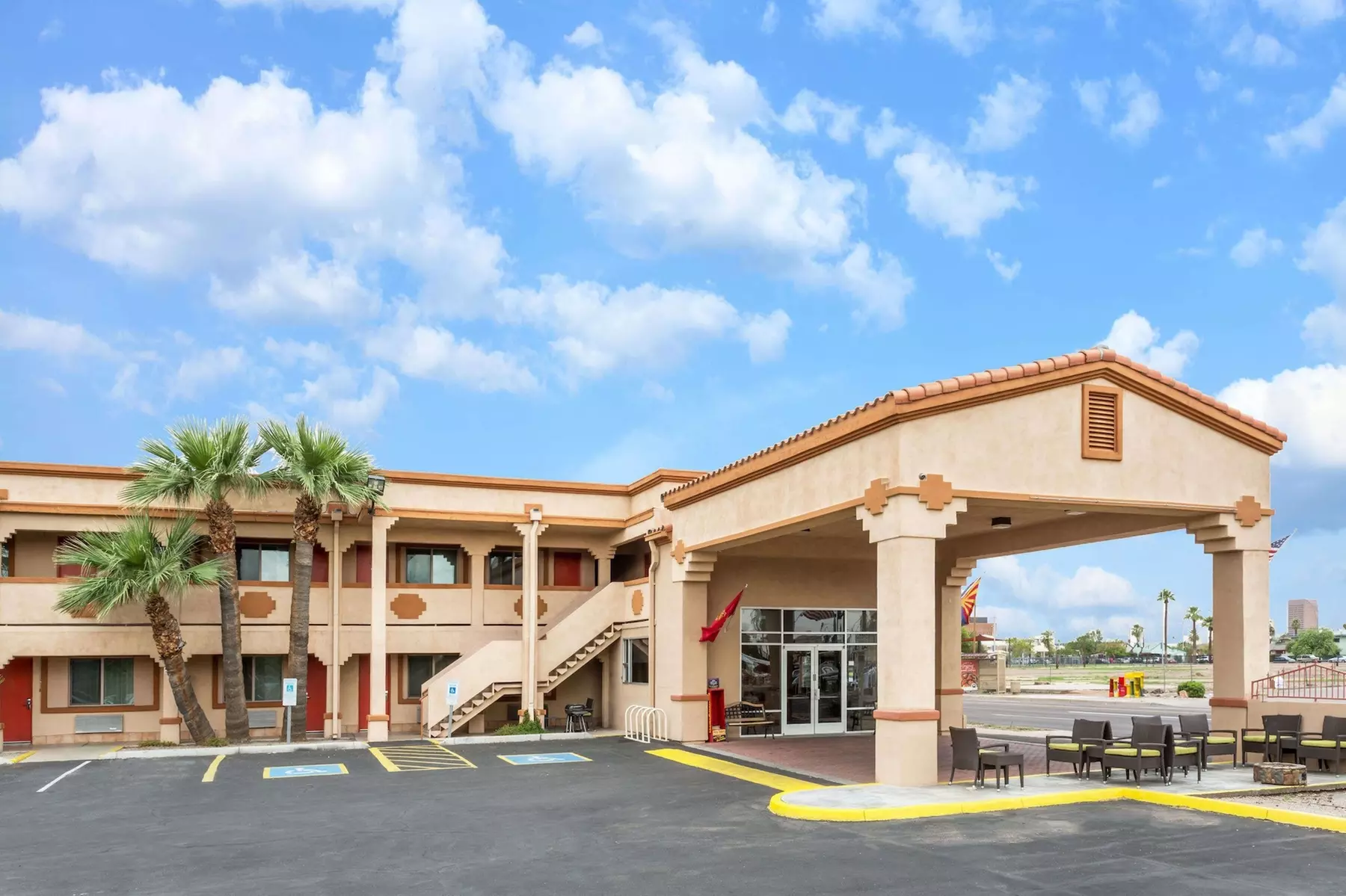 Super 8 by Wyndham Phoenix Downtown - Primary Image