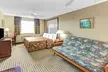 Super 8 by Wyndham Gurnee - Second Medium