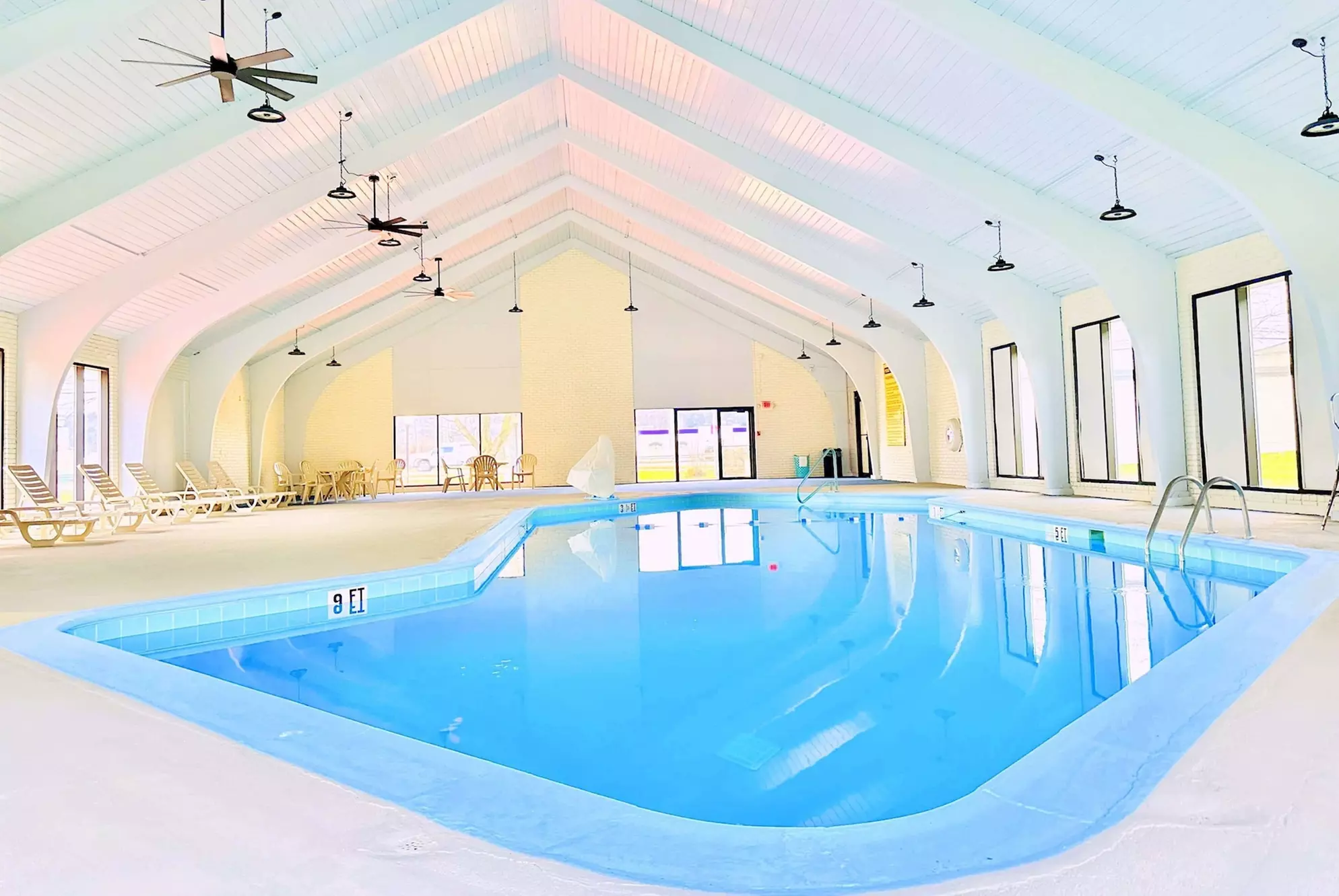 Days Inn by Wyndham Rutland/Killington Area - Primary Image