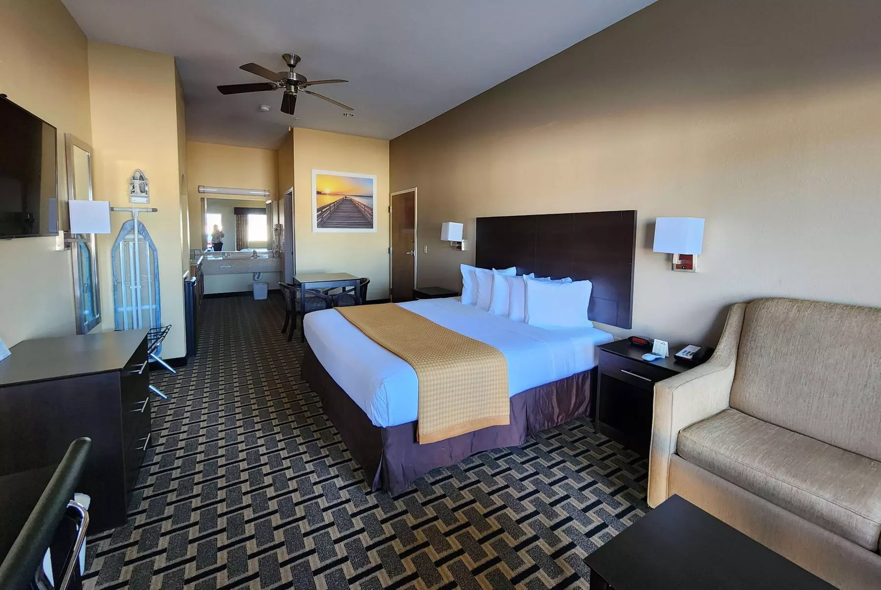 Days Inn by Wyndham Baytown East - Primary Image