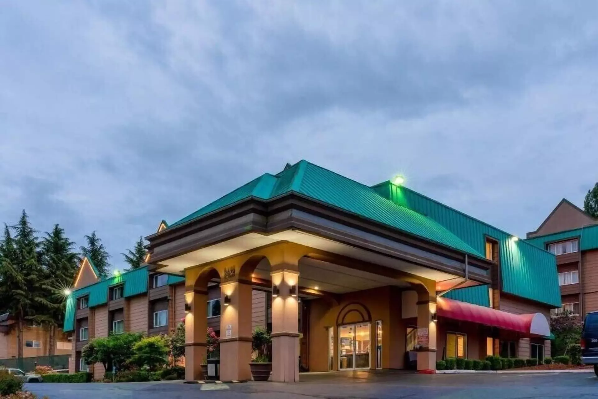Sutton Suites Hotel - Primary Image