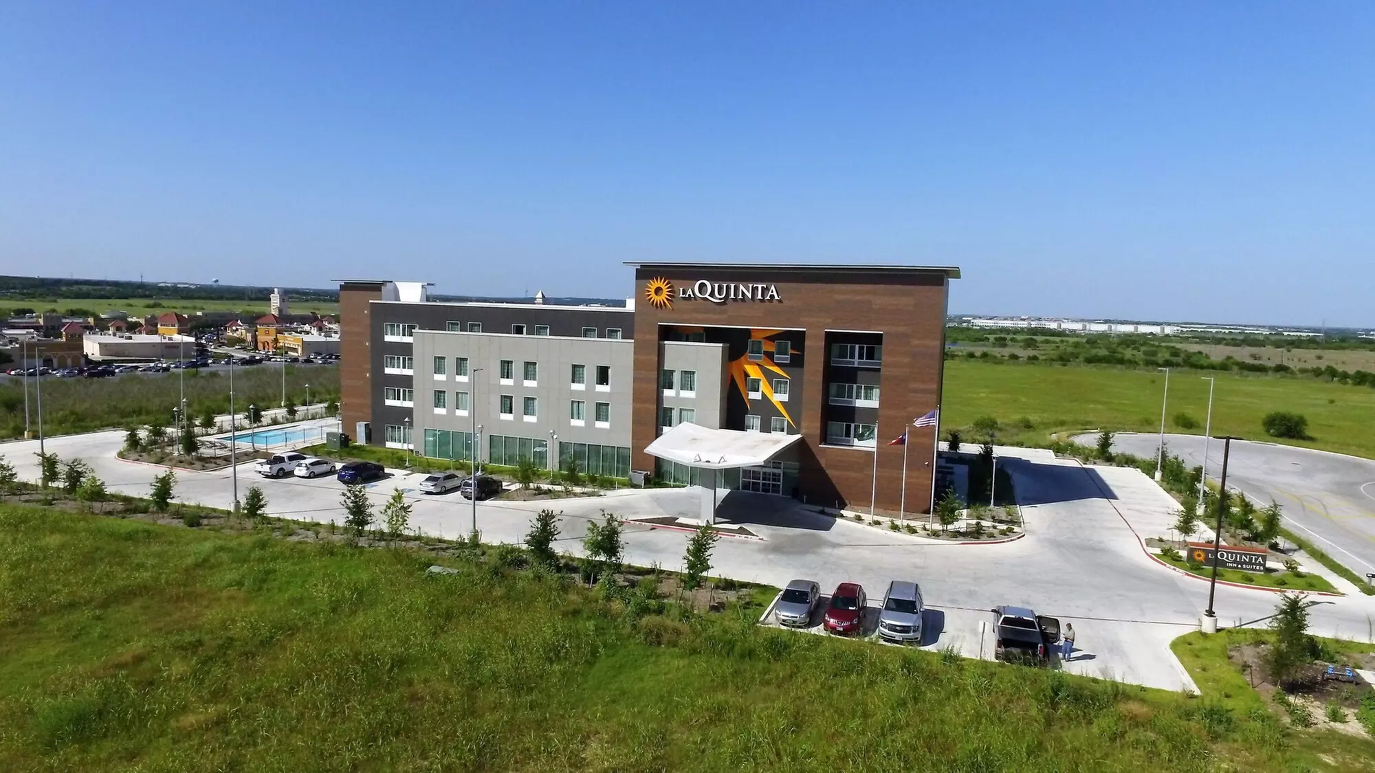 La Quinta Inn & Suites by Wyndham San Marcos Outlet Mall - Primary Image