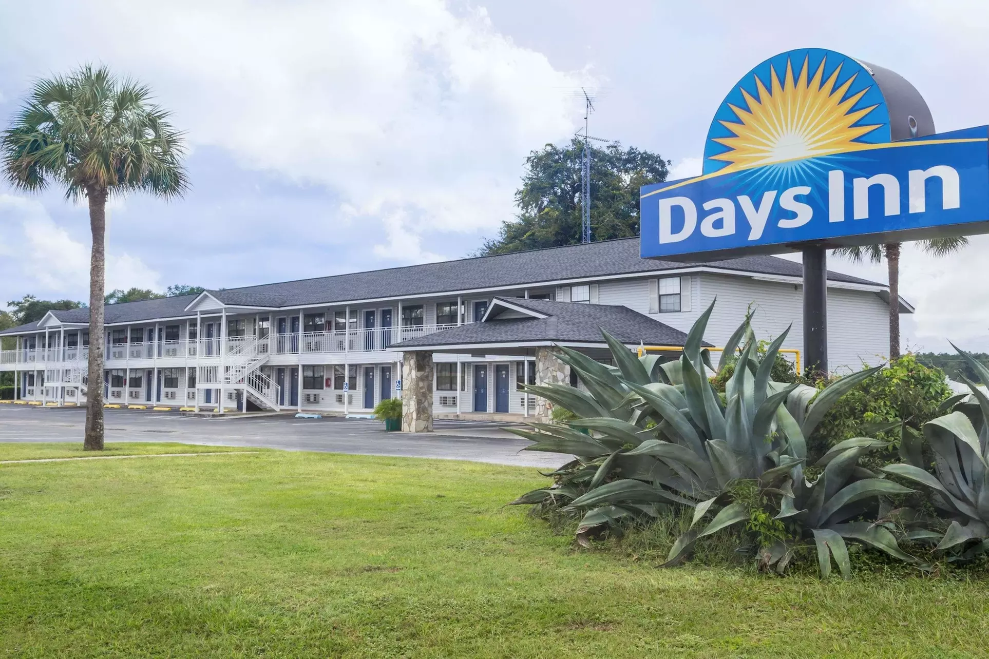 Days Inn by Wyndham Madison - Primary Image