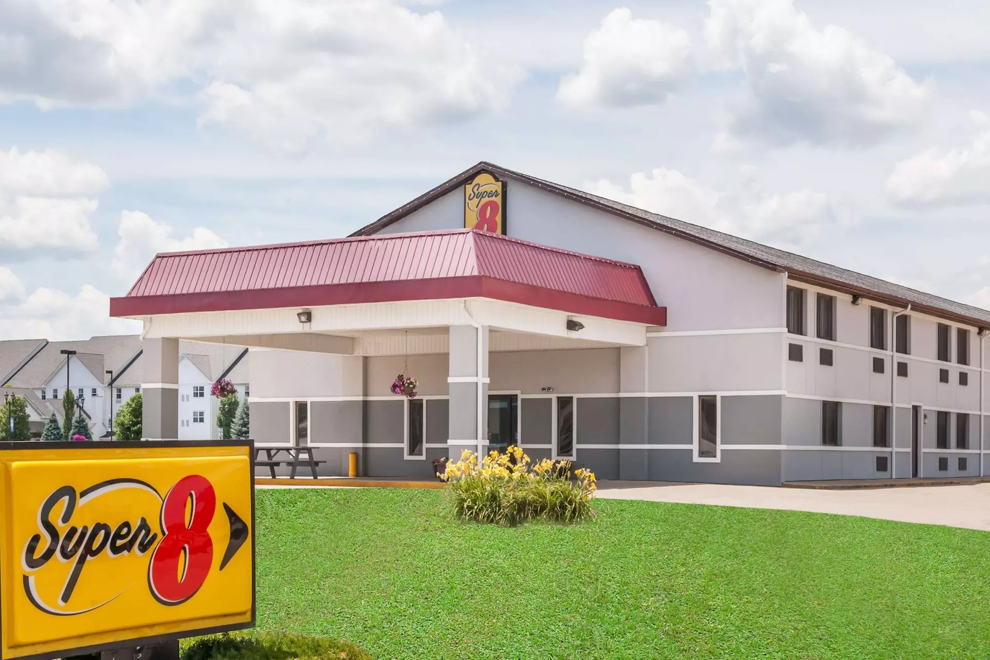 Super 8 by Wyndham Shipshewana - Primary Image