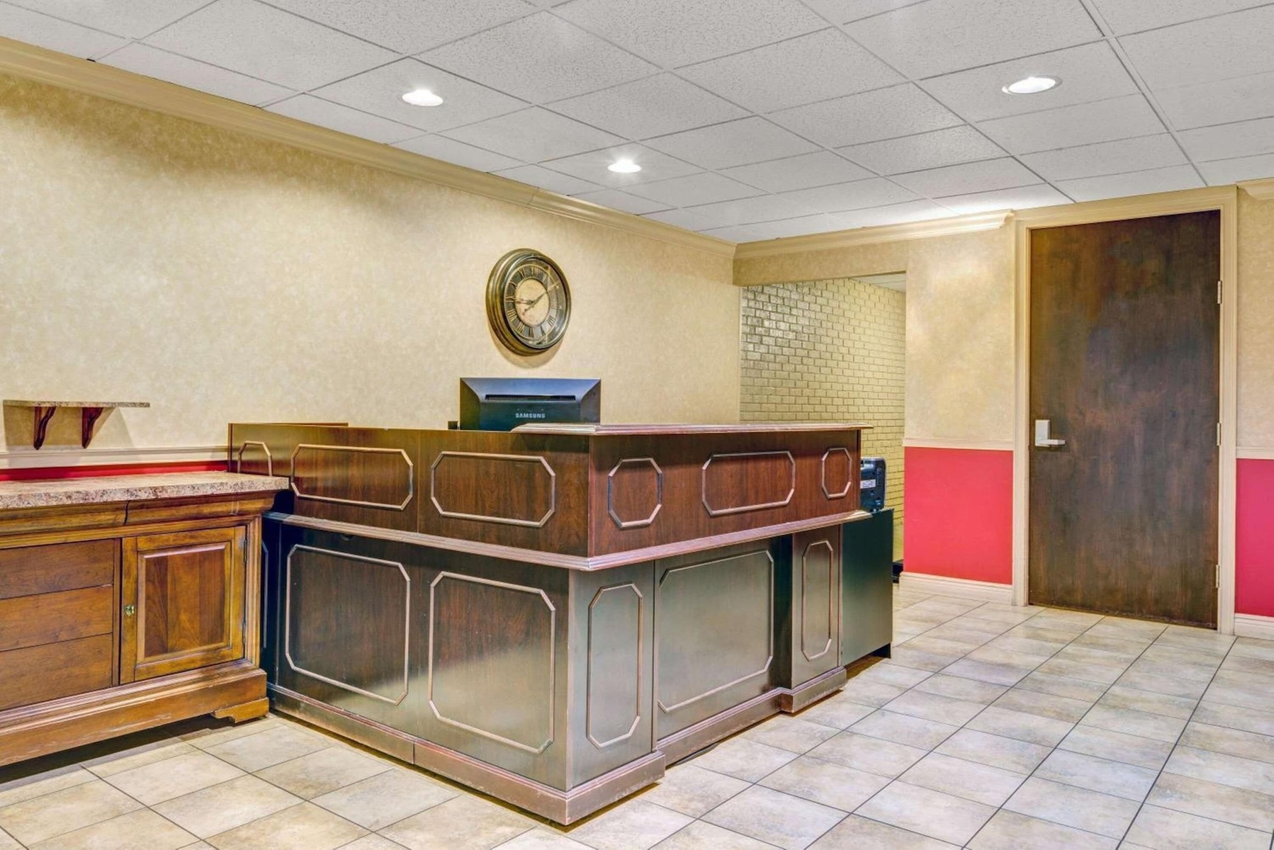 HomeSpring Inn & Studios