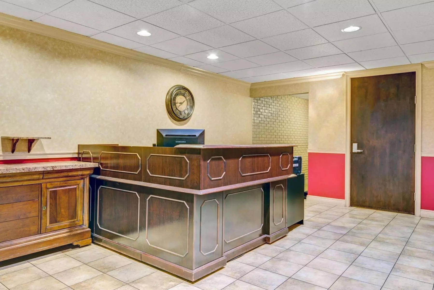 HomeSpring Inn & Studios - Primary Image