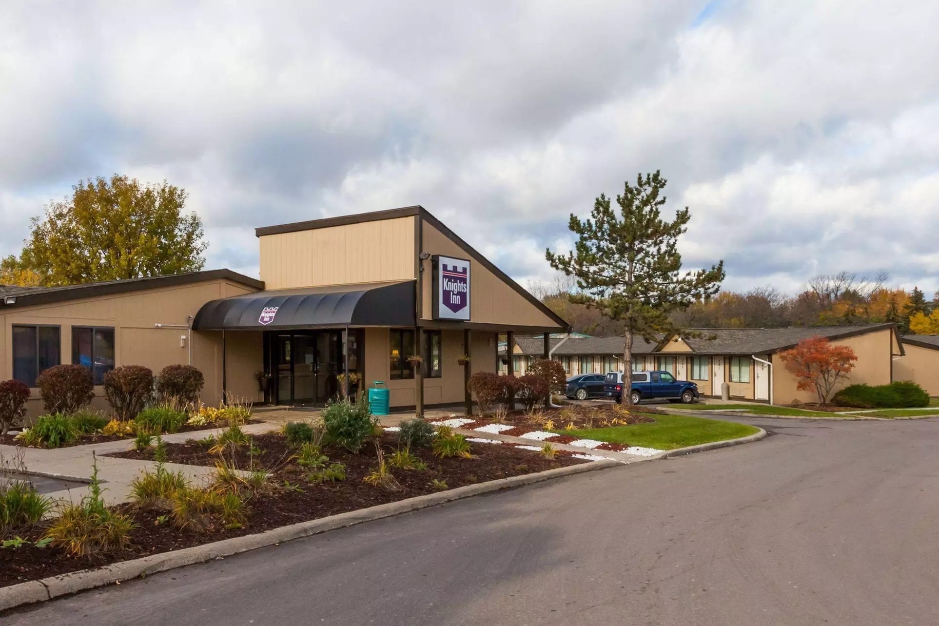 Knights Inn Flint - Primary Image