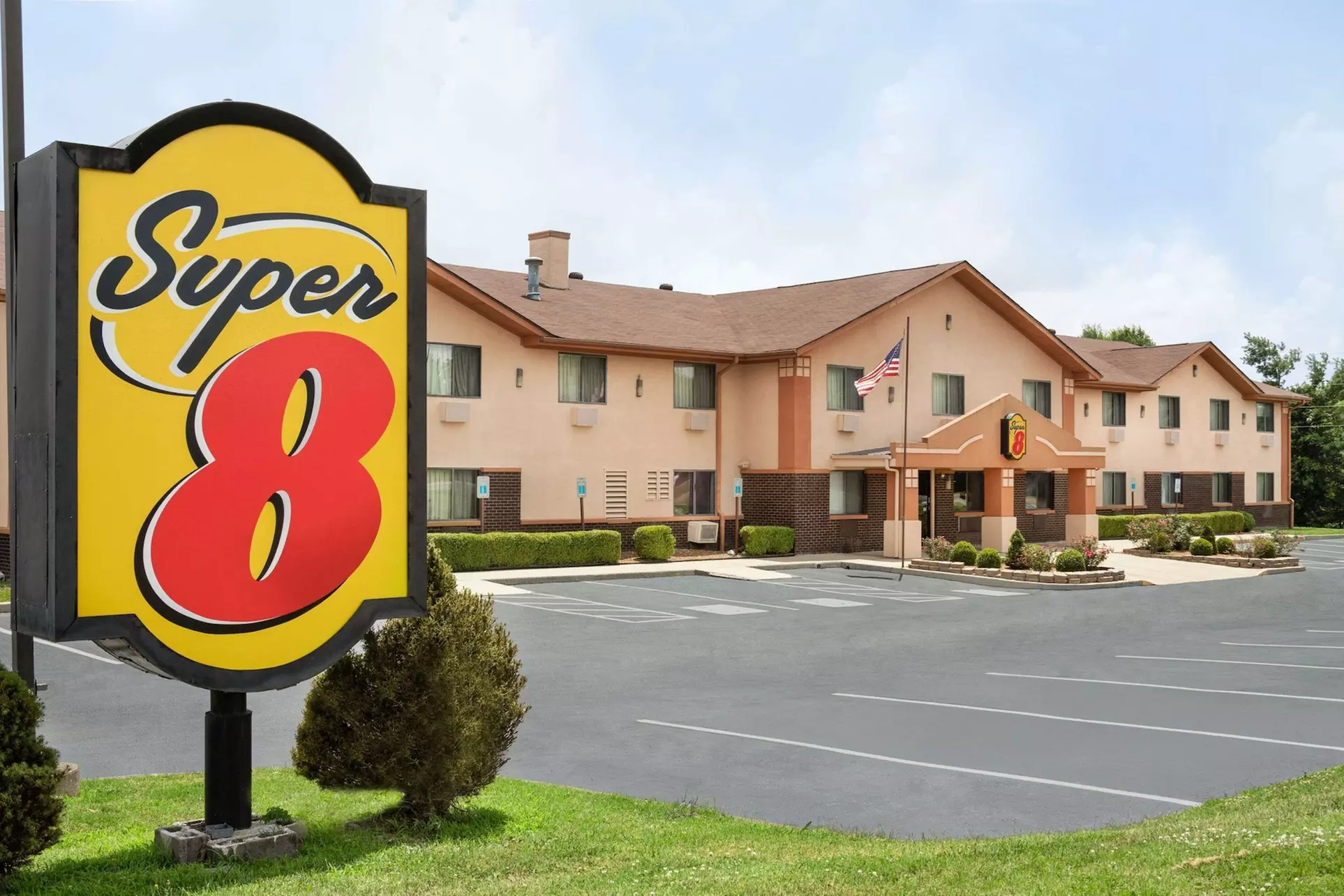 Super 8 by Wyndham Mayfield - Primary Image