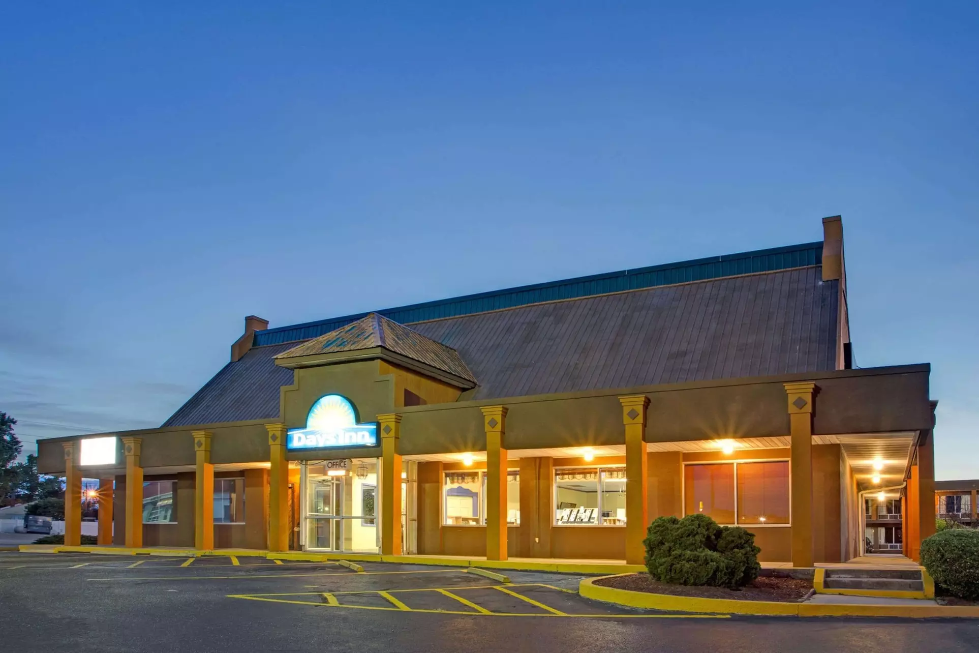 Days Inn by Wyndham Benson - Primary Image