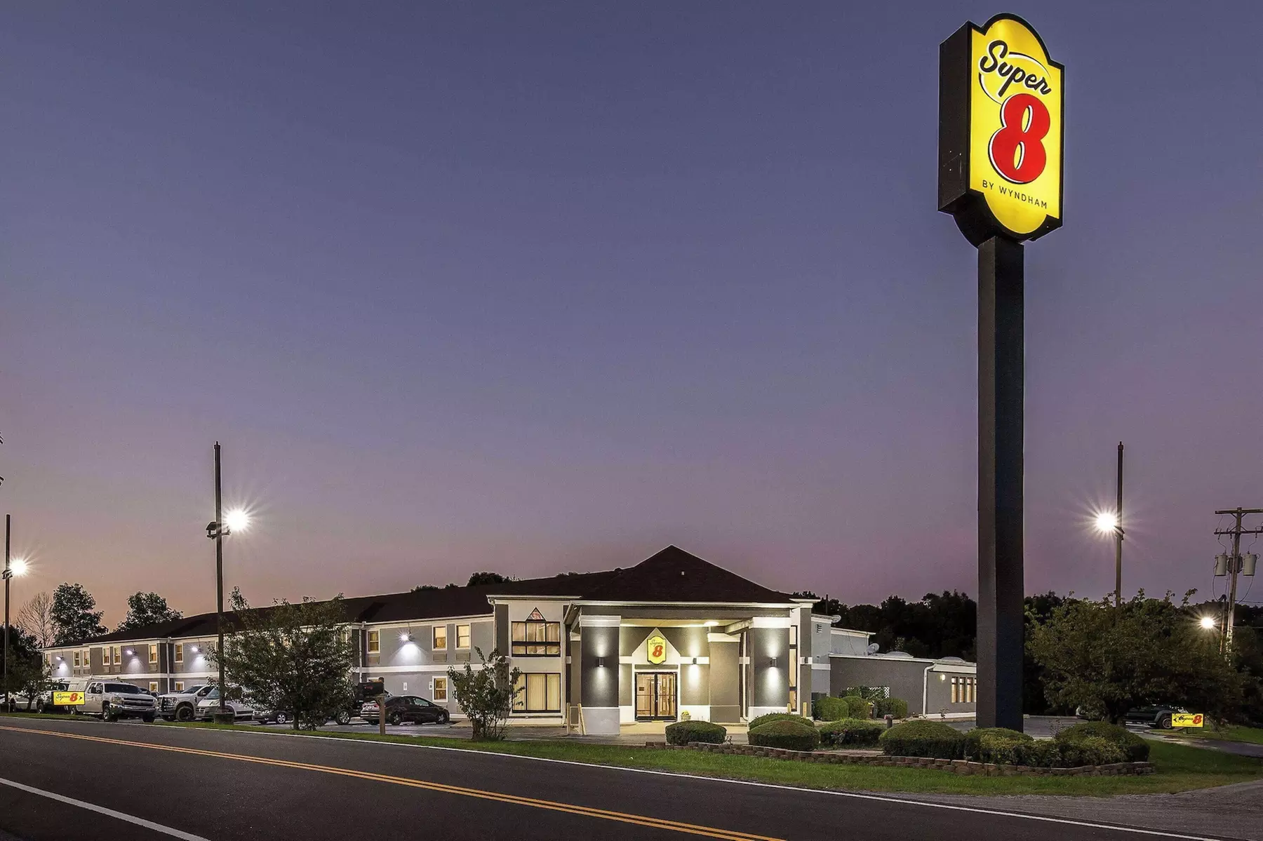 Super 8 by Wyndham Dickson - Primary Image