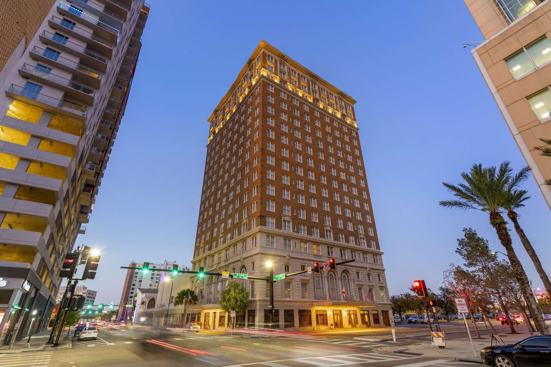 Hotel Flor Tampa Downtown, Tapestry Collection by Hilton