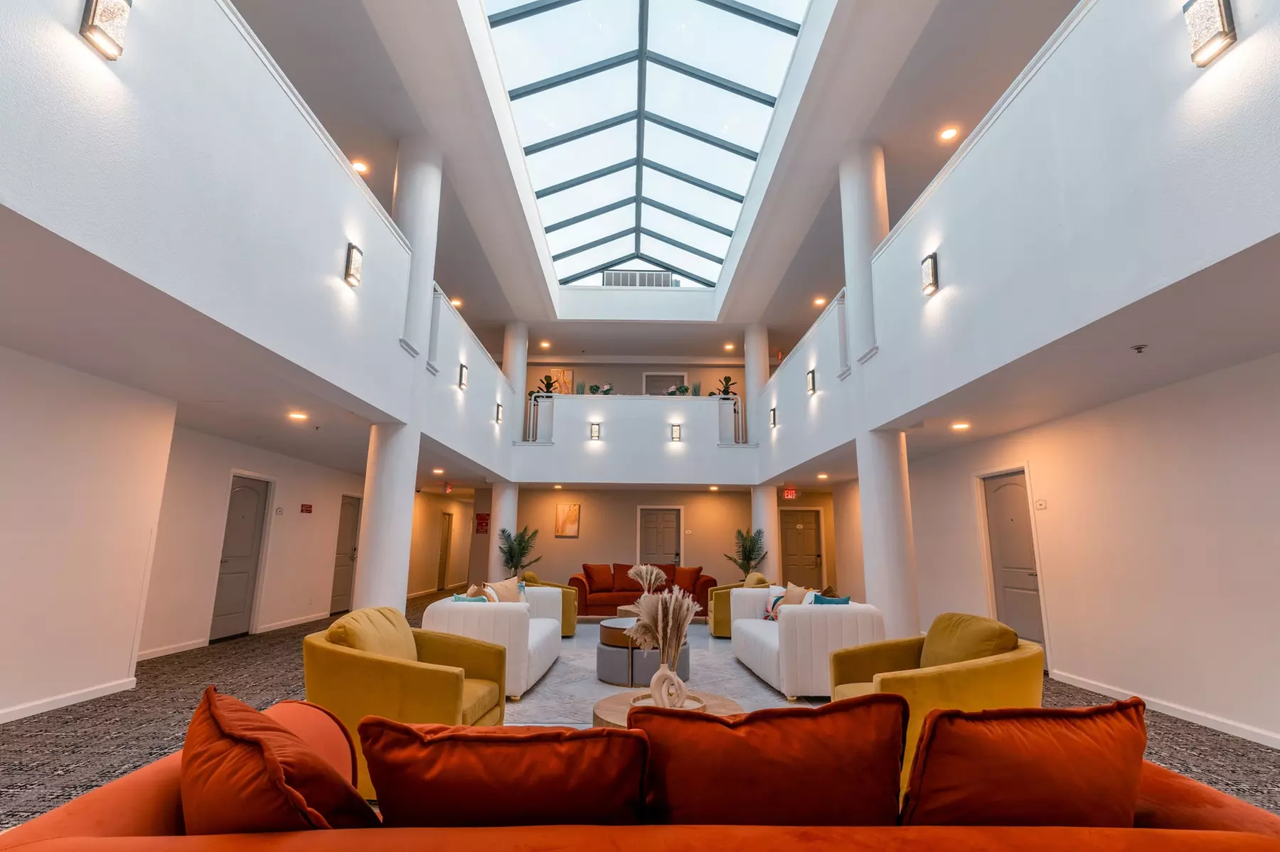 Hotel Aluxor SFO - Primary Image