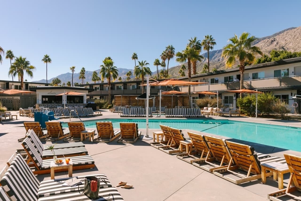 V Palm Springs