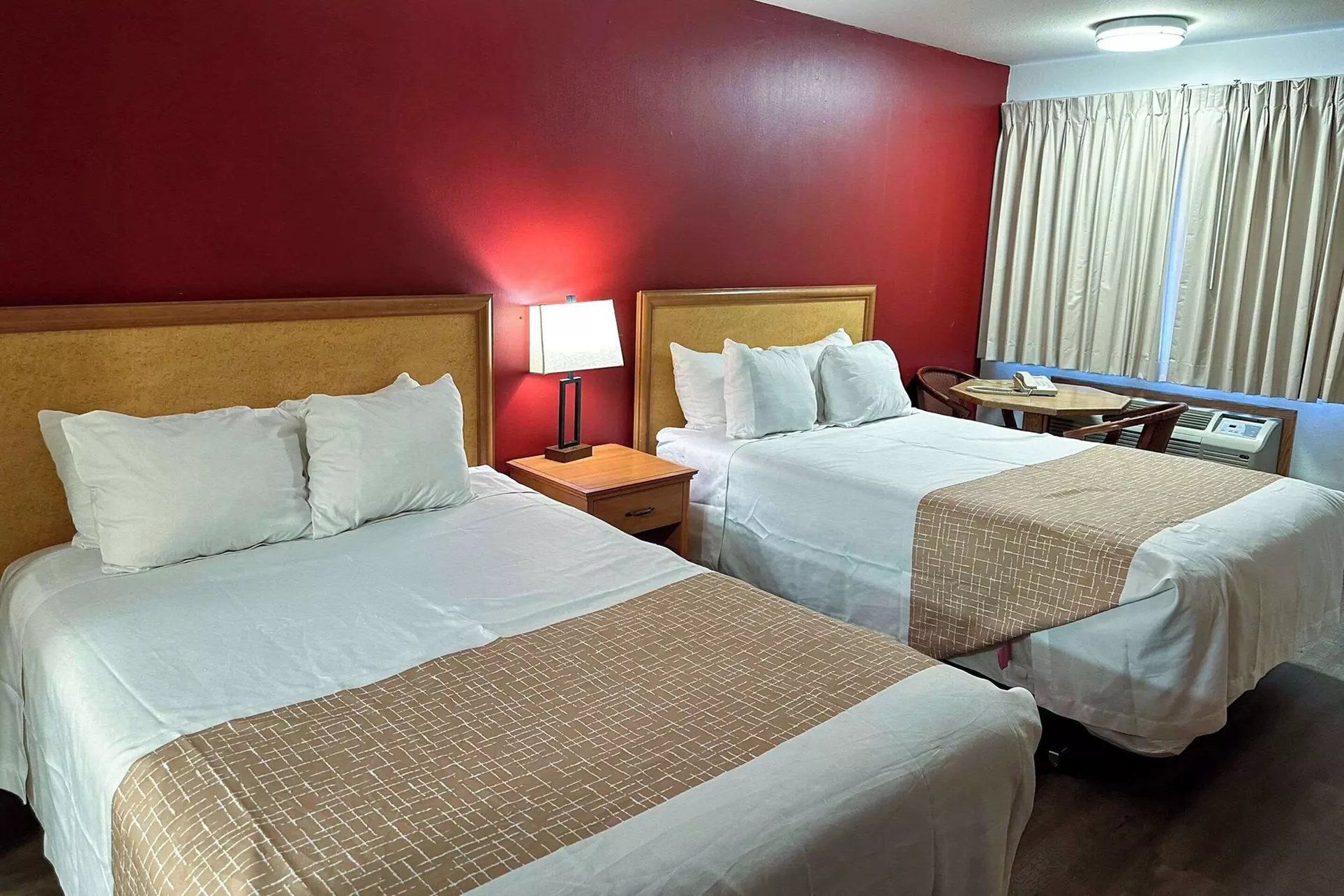 Econo Lodge Edmonds North Seattle - Primary Image