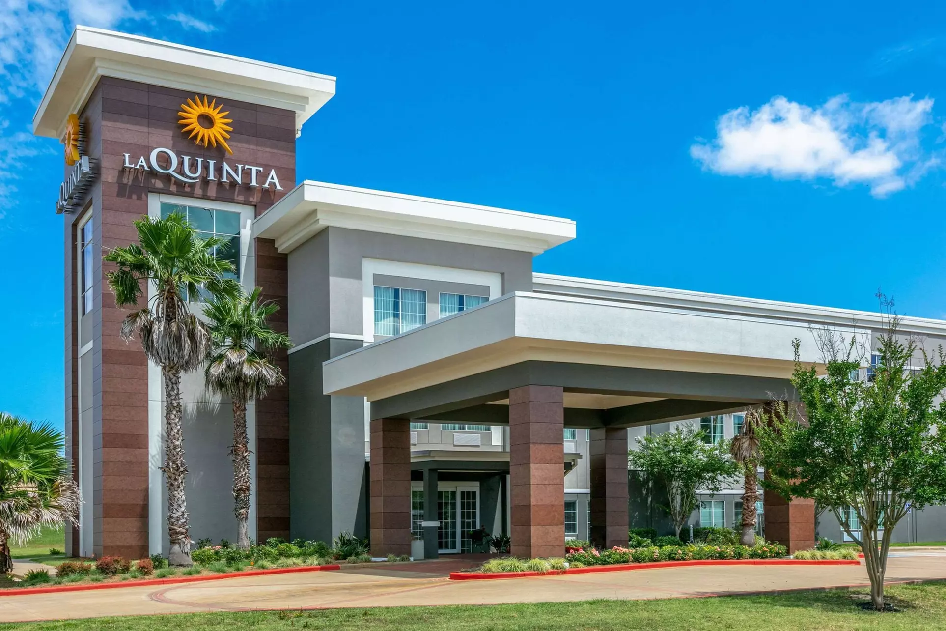 La Quinta Inn & Suites by Wyndham Jacksonville TX - Primary Image