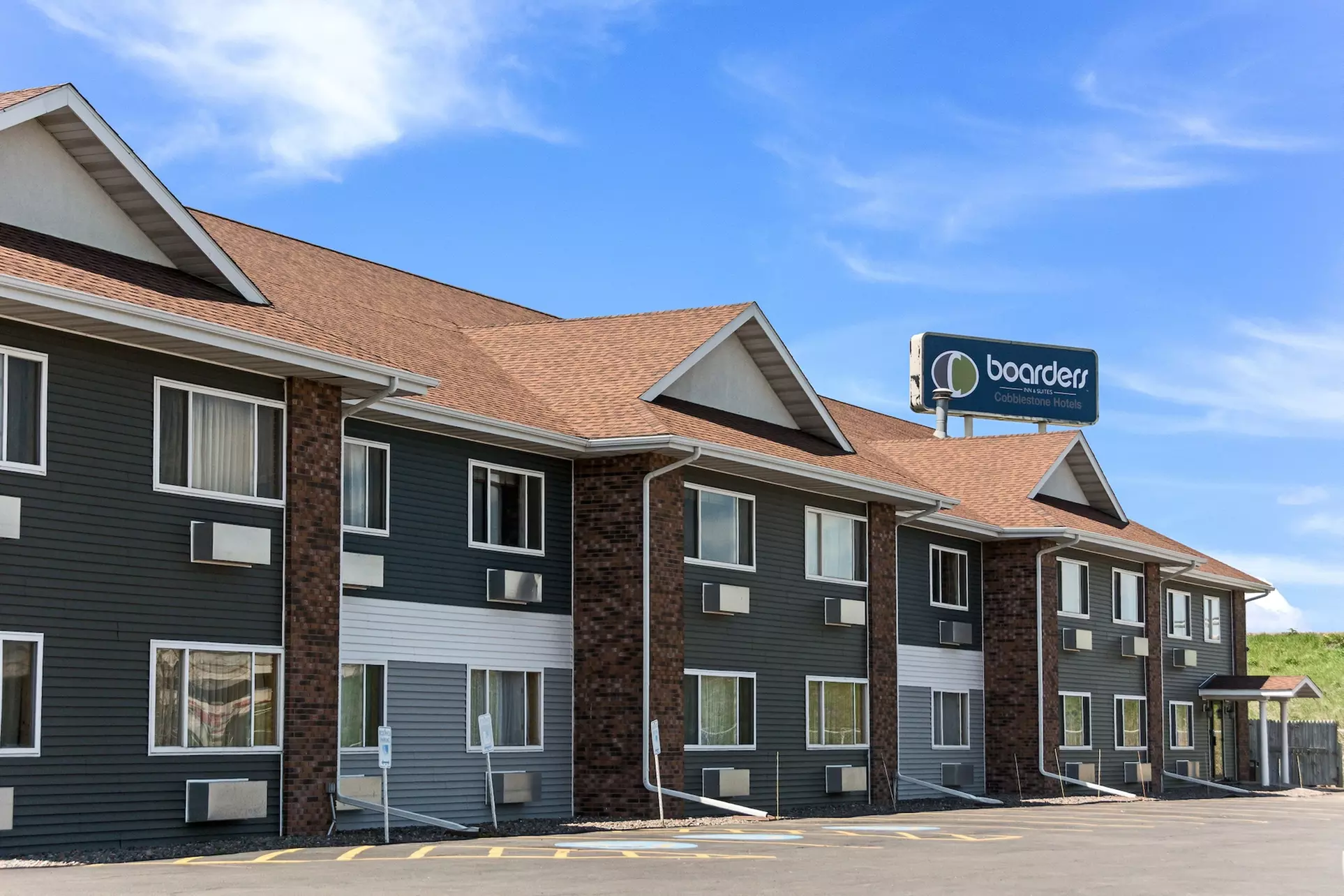 Boarders Inn & Suites by Cobblestone Hotels - Superior Duluth - Primary Image