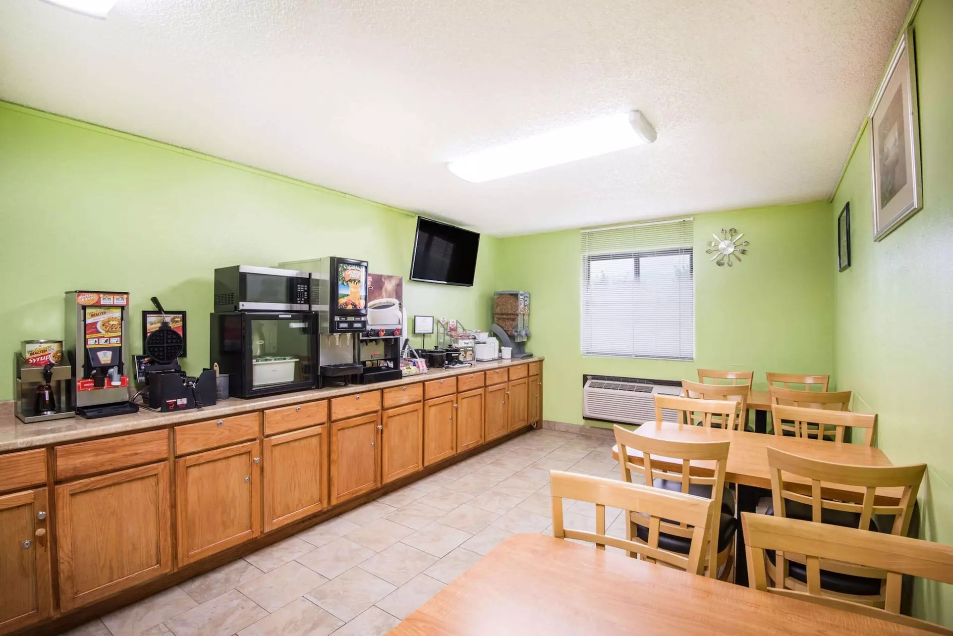 Super 8 by Wyndham Emporia - Primary Image