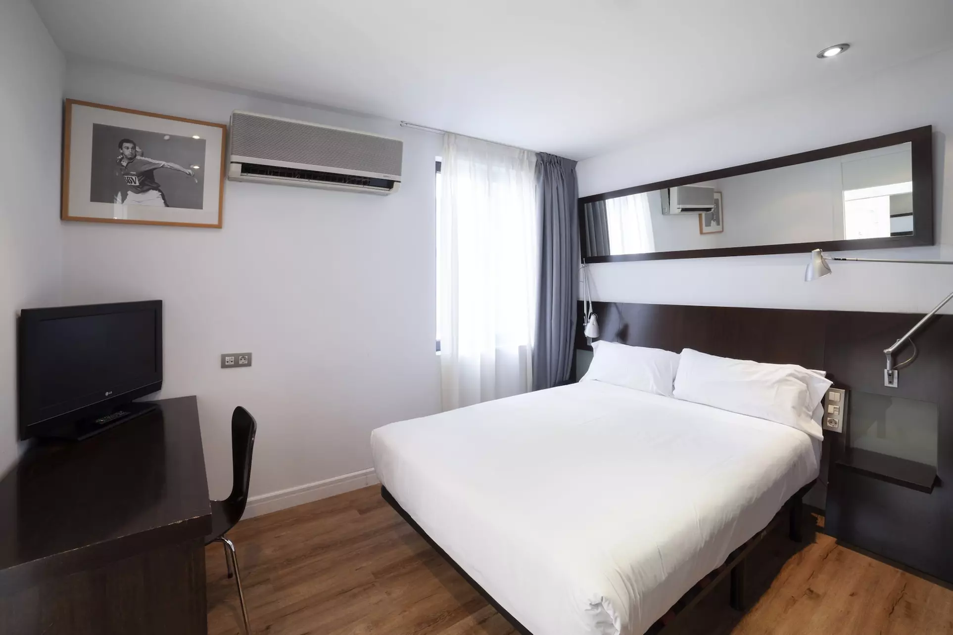 Petit Palace Arana - Primary Image