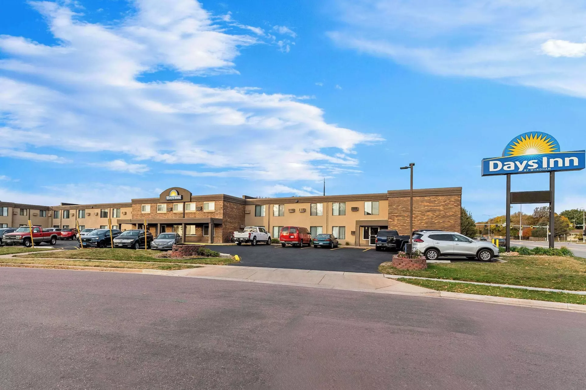 Days Inn by Wyndham Sioux Falls Empire - Primary Image