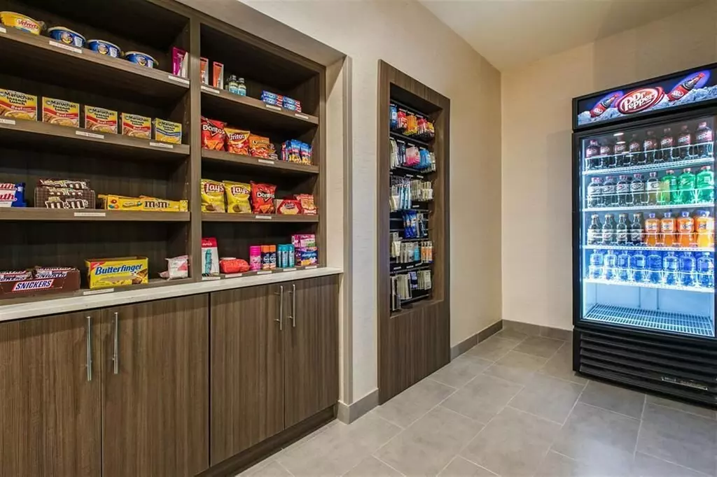 La Quinta Inn & Suites by Wyndham Fredericksburg - Primary Image