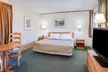Super 8 by Wyndham Mackinaw City/Beachfront Area - Second Medium
